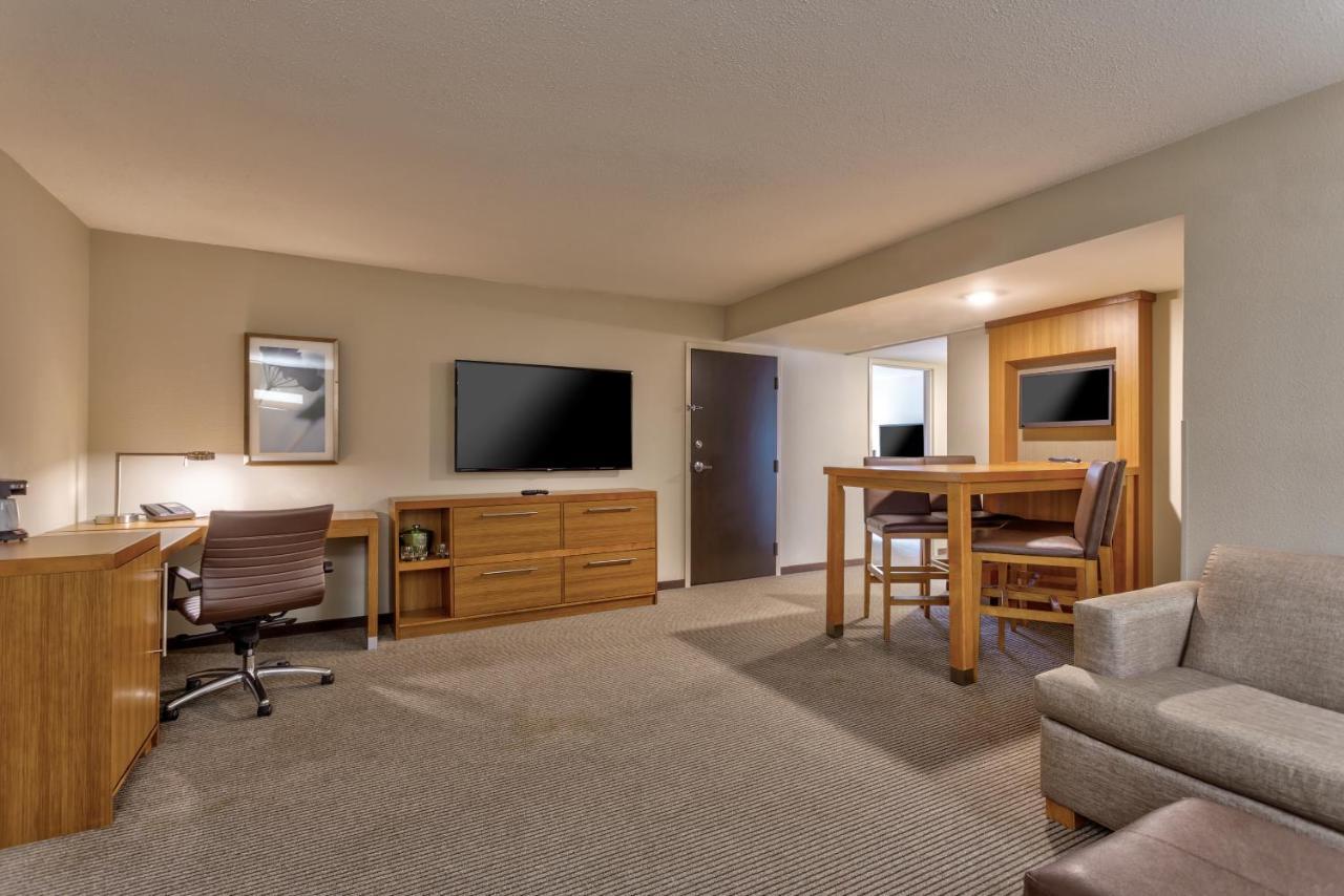 Two-Bedroom Suite,1039183585:JPEG