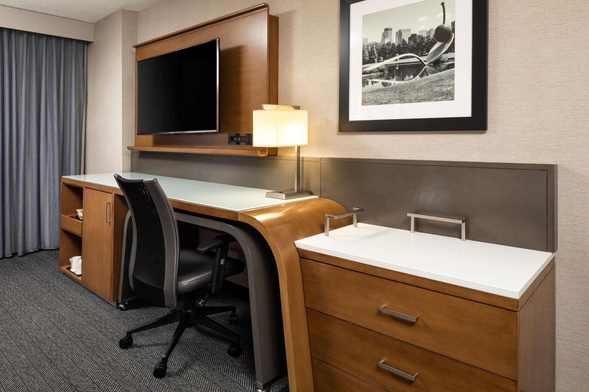 Queen Room Two Queen Beds City View