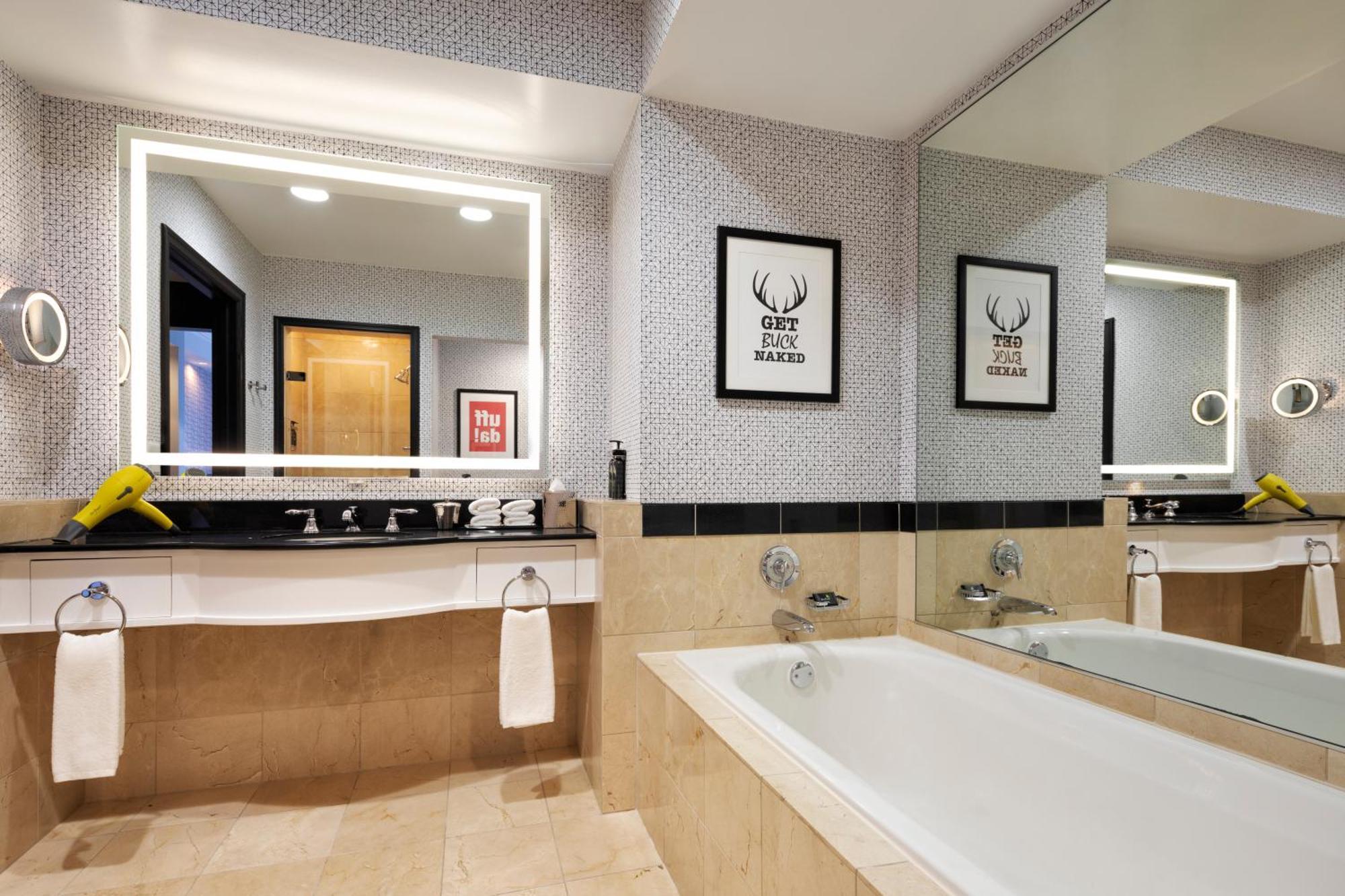Corner King Room View