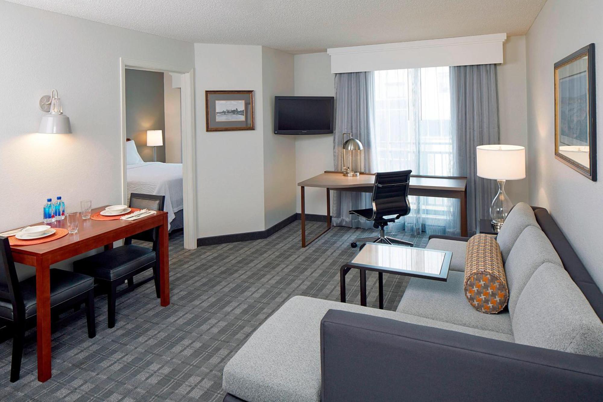 One-Bedroom Queen Suite with Sofa Bed,1382613716:JPEG