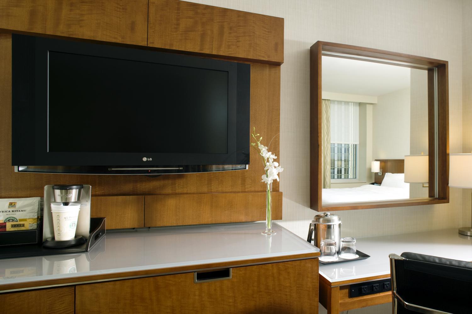 Larger Guest room, 1 King, City view,1651166816:JPEG
