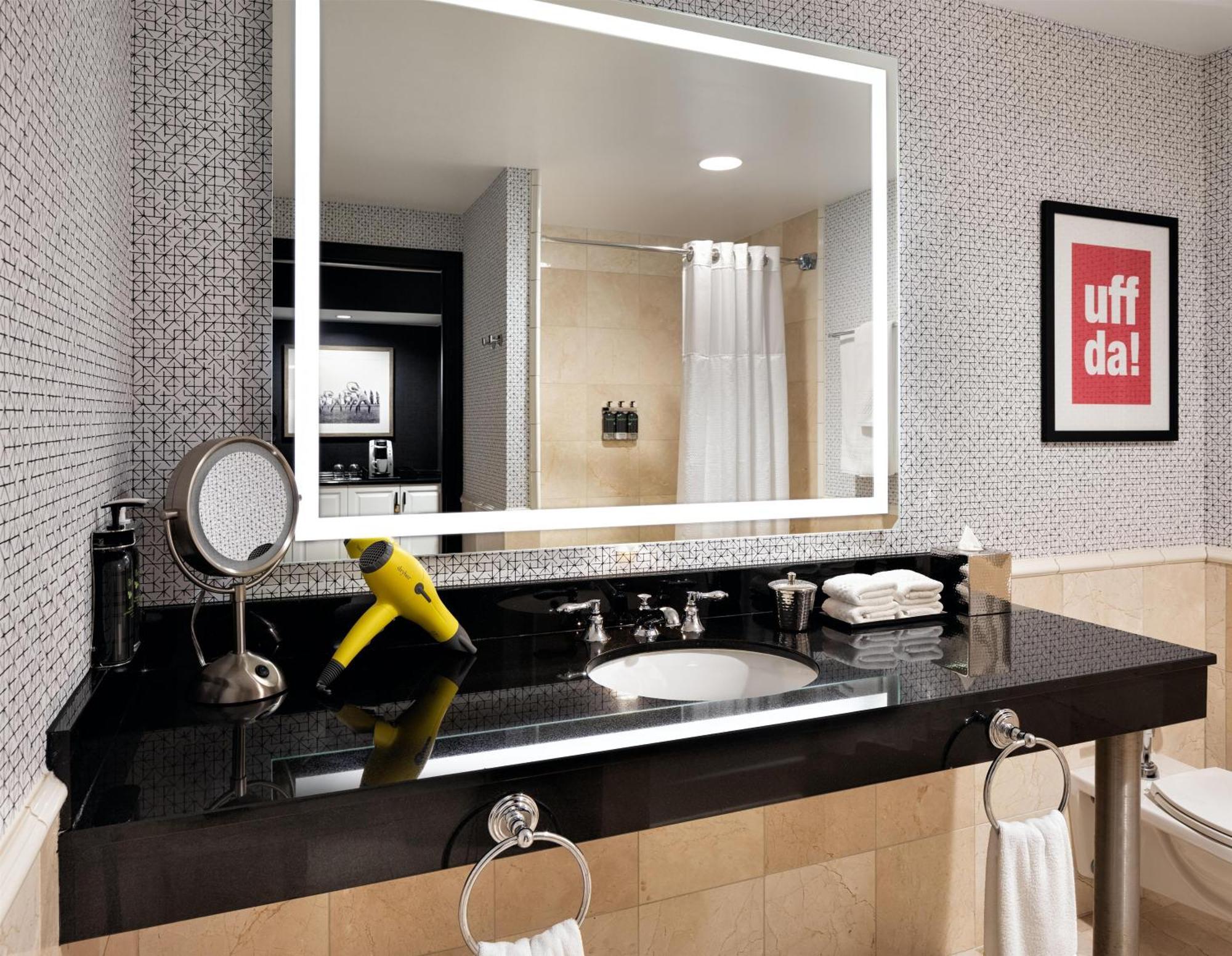 King Room Accessible Tub