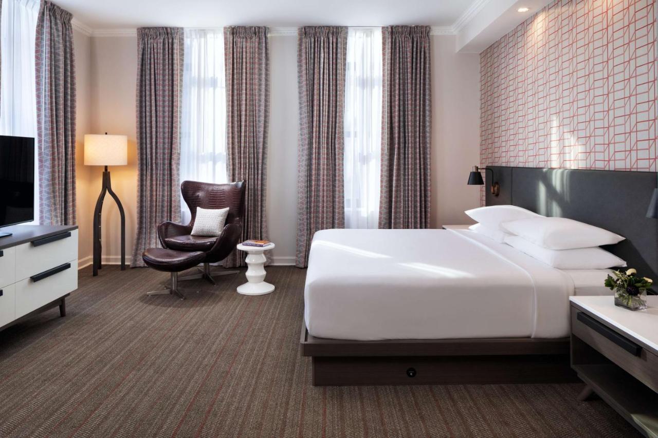 Deluxe King Room,995388967:JPEG