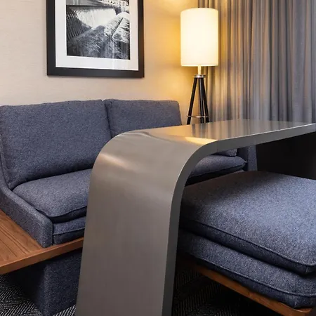 Courtyard By Marriott Minneapolis Downtown-3
