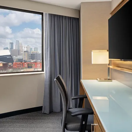 Courtyard By Marriott Minneapolis Downtown-2